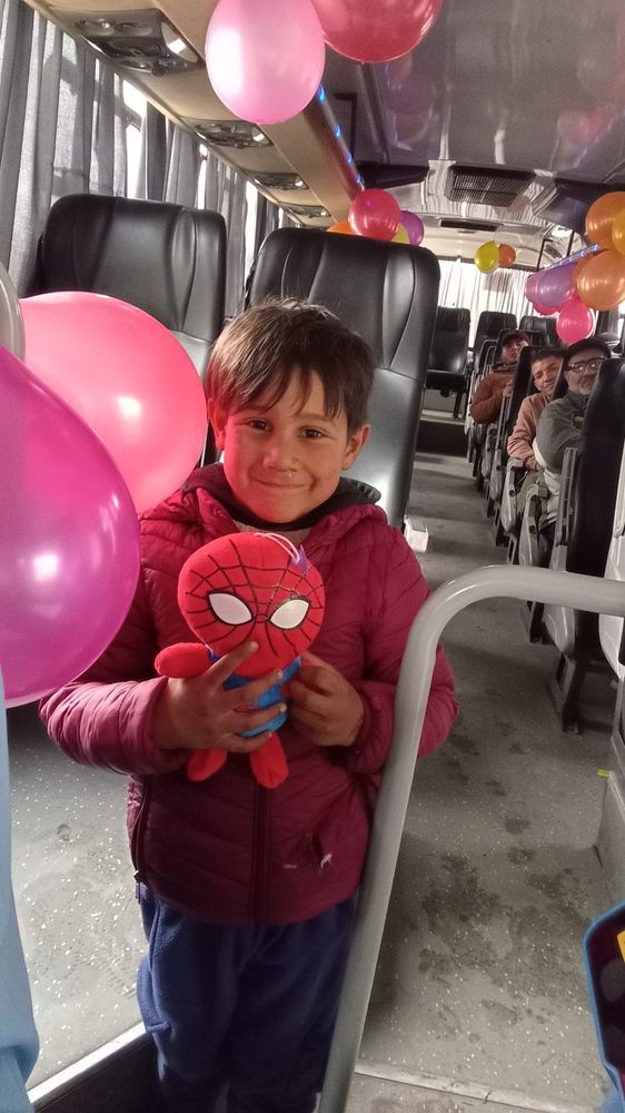 Los pasajeros más chicos protagonizaron la jornada a bordo del colectivo.