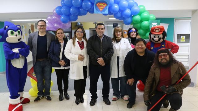 Medina Ruiz y la directora del establecimiento, Inés Gramajo, encabezaron la jornada destinada a pacientes y familias.