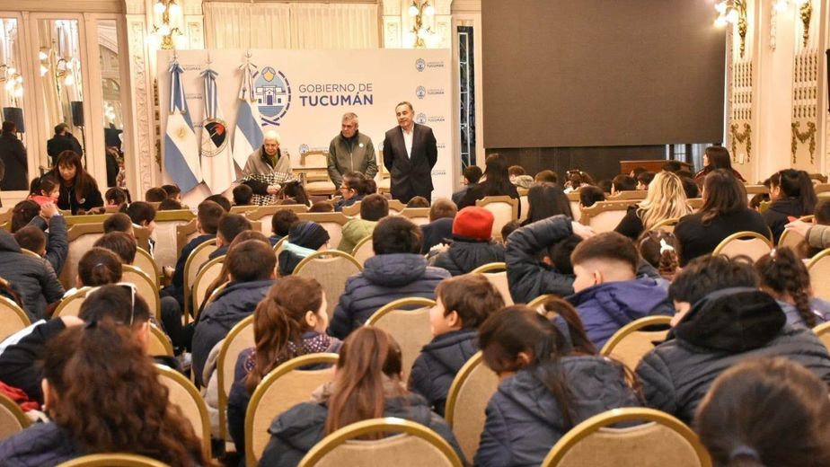 Alumnos de El Churqui y Tacanas visitaron Casa de Gobierno
