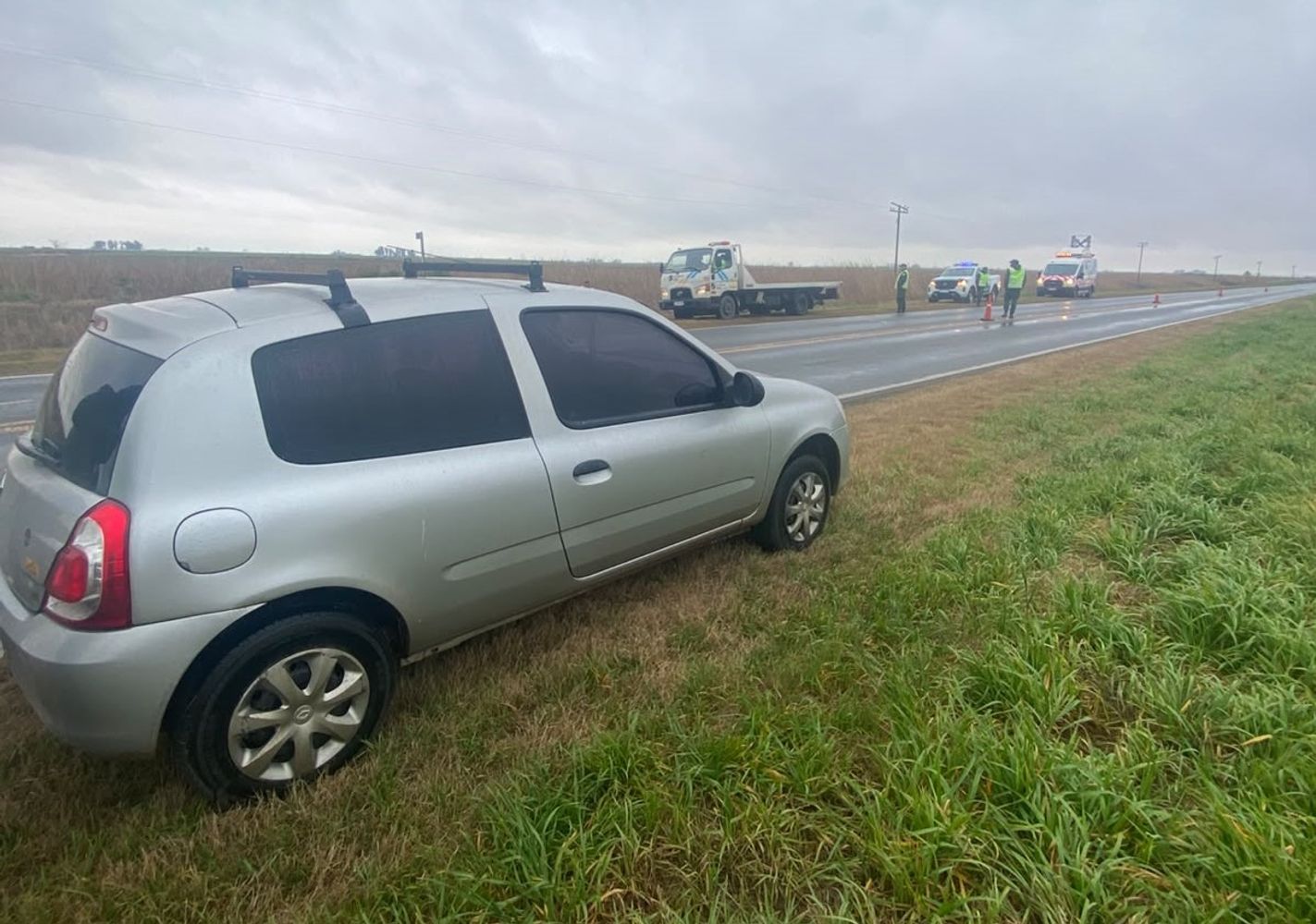 Devoto: dos autos terminaron en la banquina al esquivarse en la ruta 19 y pudo ser una tragedia