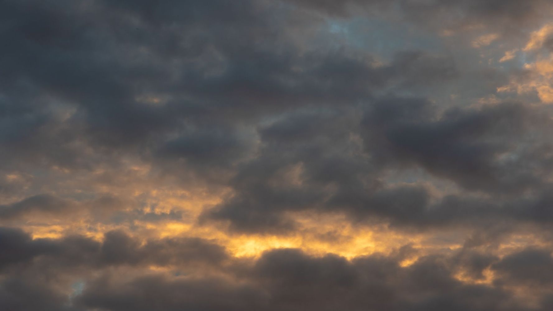 Qué hay detrás del cielo gris que domina varios lugares de Argentina