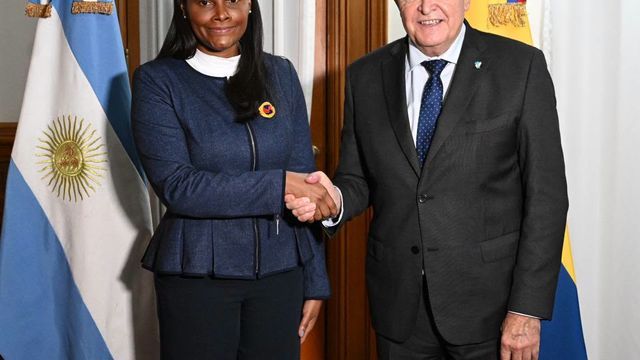 El encuentro con Diana Salazar Méndez apuntó a fortalecer los vínculos entre Tucumán y el país sudamericano.