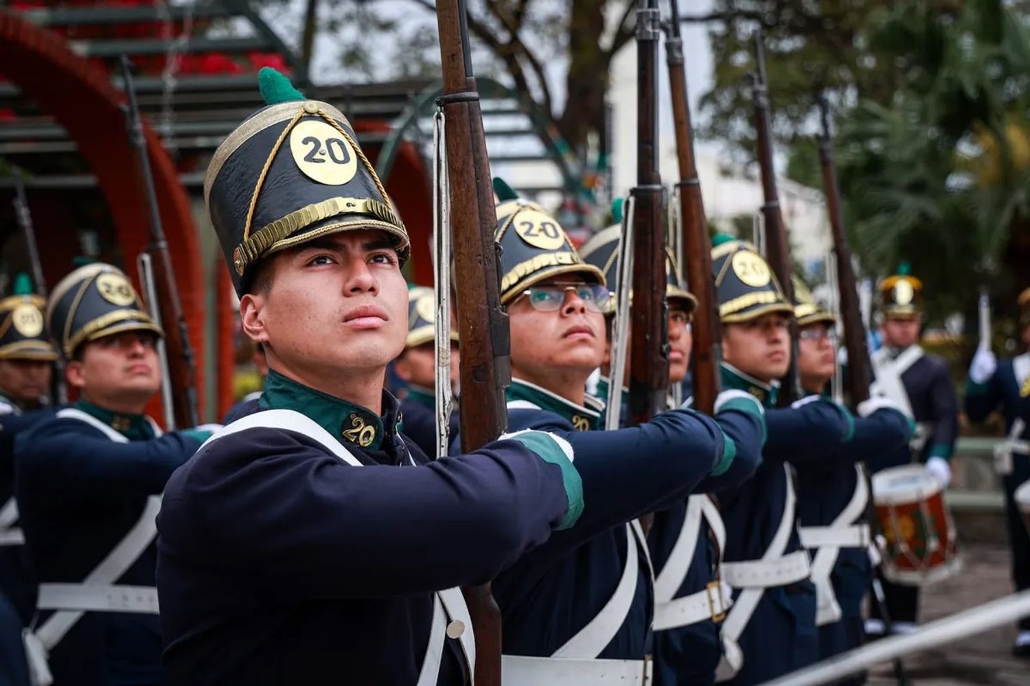 Efectivos del RIM 20 "Cazadores de los Andes", con uniformes de época, dieron marco a los actos realizados en la ciudad de Libertador General San Martín.