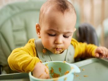 Los nutricionistas y pediatras coinciden: la manzana, el apio y la zanahoria son los peores alimentos para los bebés