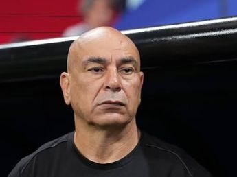 Se pelearon sus dos esposas y se desmayó: el escándalo que involucra a Hossam Hassan, el entrenador de Egipto