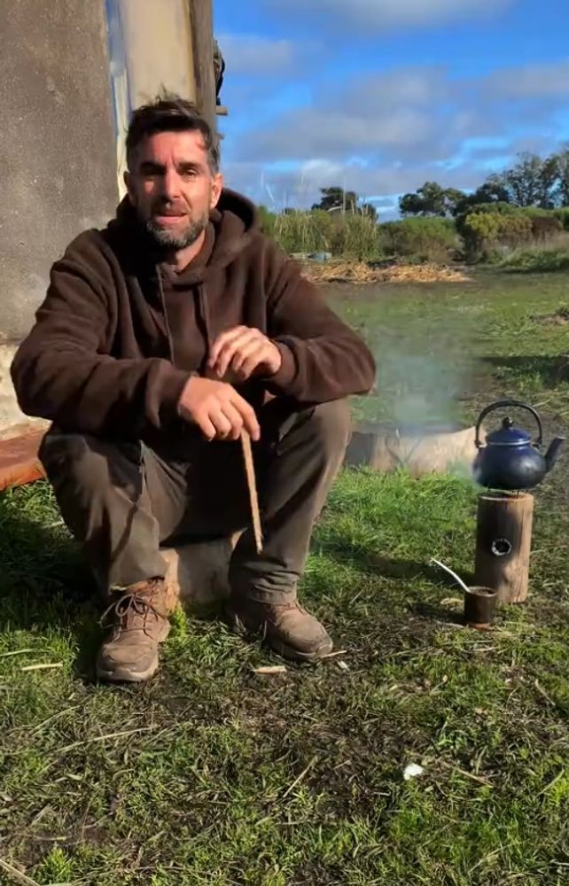 Quien tiene un tronco, conserva un tesoro: cómo se puede hacer una cocina cohete en pocos pasos