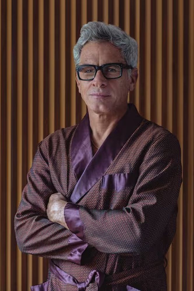 Carlos Sexton.