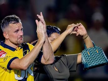 Un jugador de Países Bajos volvió a jugar días después de perder a su hija recién nacida: el homenaje que le hicieron los hinchas