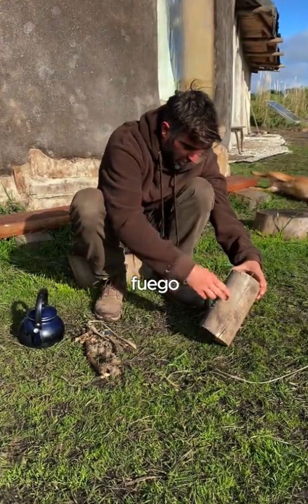 Quien tiene un tronco, conserva un tesoro: cómo se puede hacer una cocina cohete en pocos pasos
