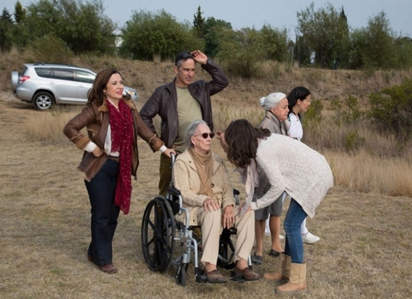 Tres generaciones de mujeres quedan unidas por una historia marcada por el amor, los conflictos y la despedida.
