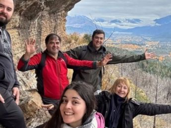 Una familia cayó 80 metros en un accidente vehicular en Jujuy: una mujer murió y su hija está muy grave