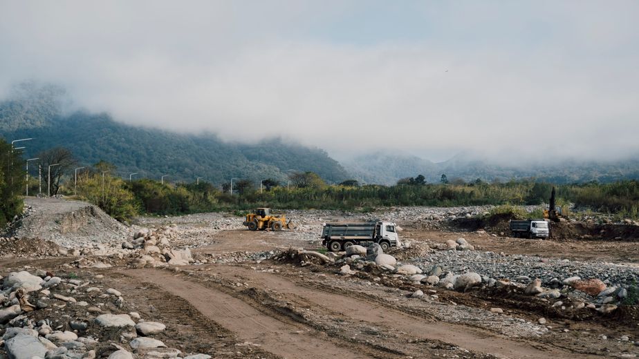 Ruta 321: avanza la estabilización de márgenes en la Quebrada de Lules