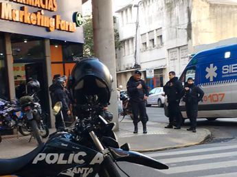 Horror en Rosario: entró a una farmacia y asesinó a su expareja a puñaladas