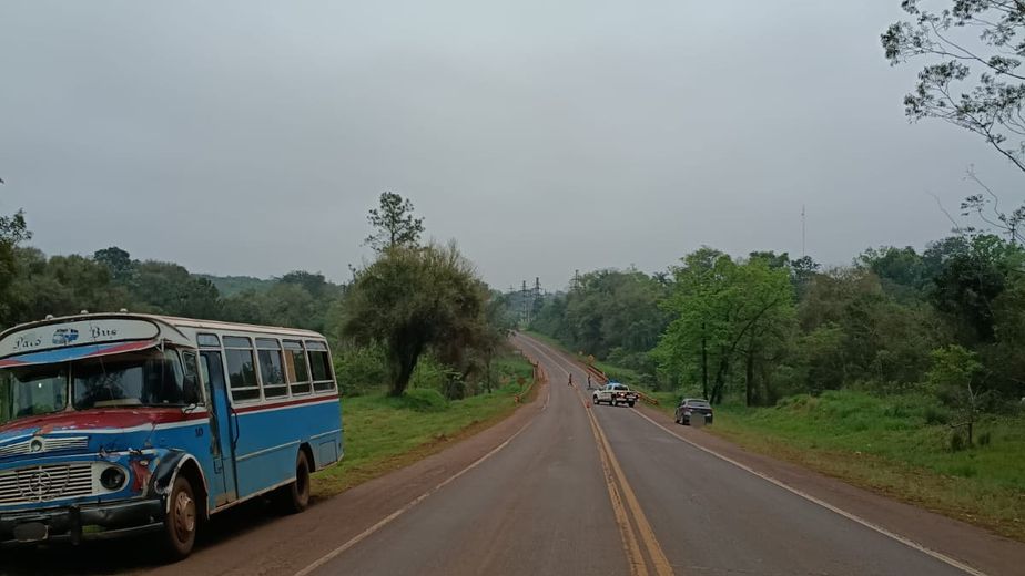 Tragedia en Wanda: un peatón murió tras ser embestido por un colectivo sobre la Ruta 12