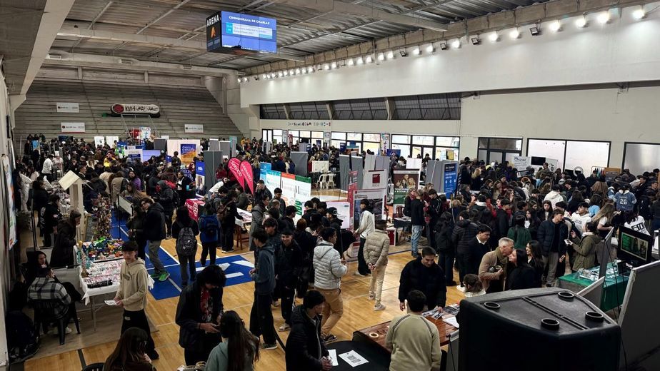 La Expo Carreras reunió a estudiantes, instituciones educativas, empresas y emprendedores en el Estadio Arena.