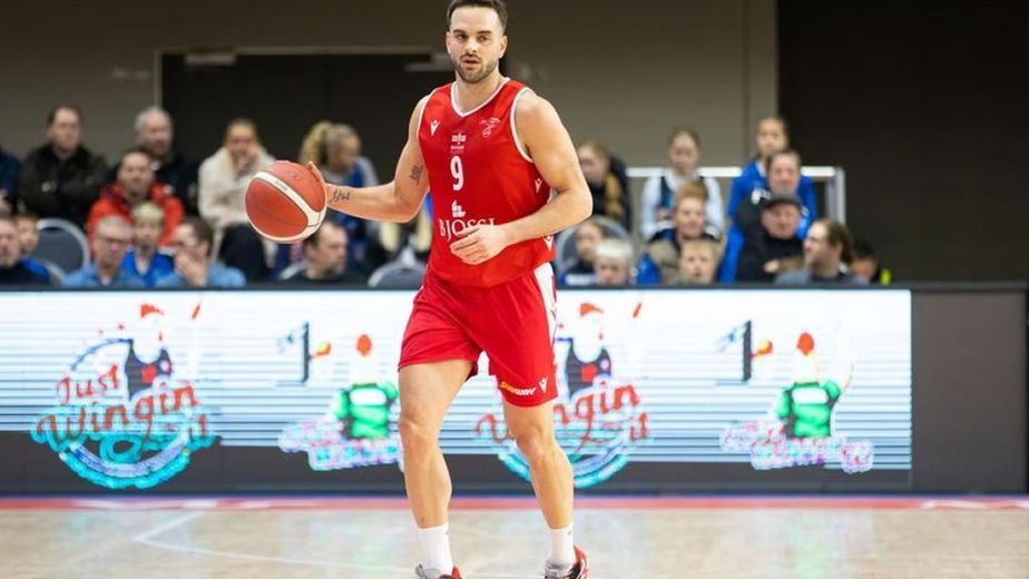 Gran juego de Pablo Bertone para la victoria de Valur en el inicio del Torneo