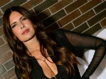 Vestido "ruched" y botas de caña ancha: Isabel Macedo dio cátedra de estilo con un look total black en tendencia