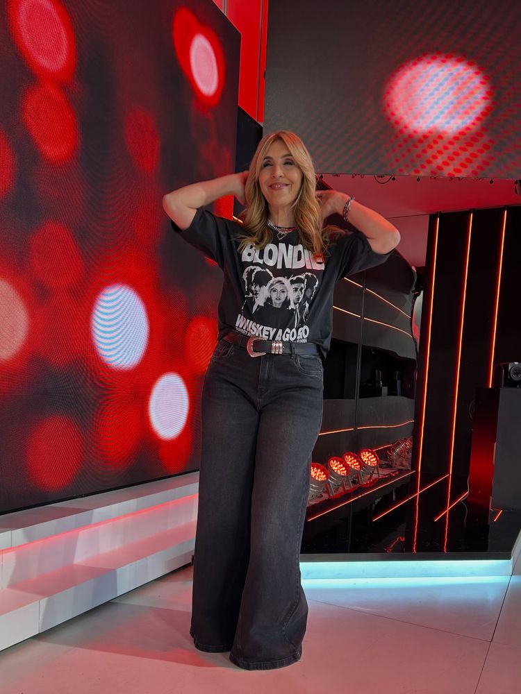 Karina Iavicoli se sumó a la tendencia "band tee" y apostó por un look estilo rocker