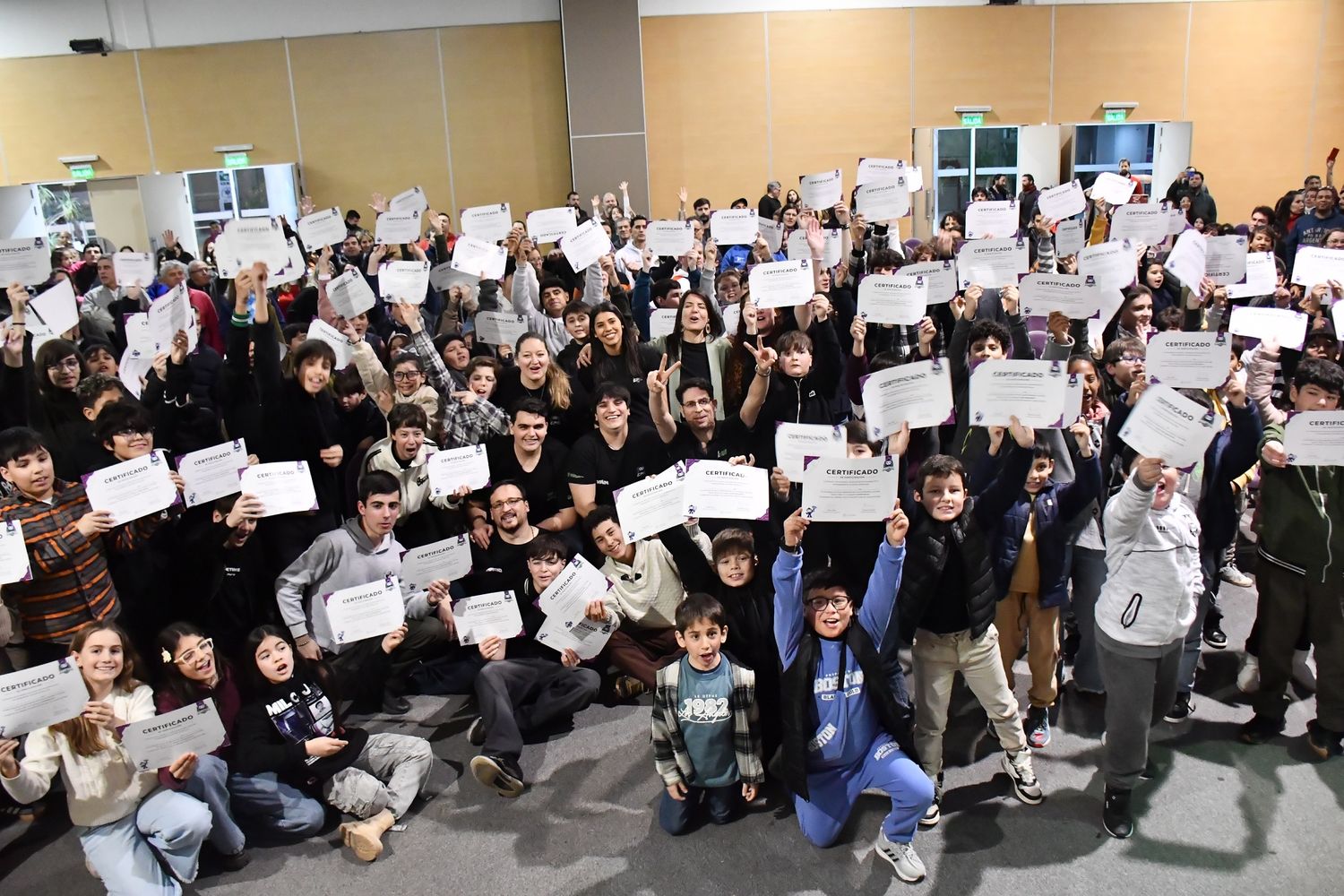 Los participantes tienen entre 8 y 15 años y muchos de ellos tuvieron en estos talleres su primer acercamiento al mundo de la robótica y la programación.