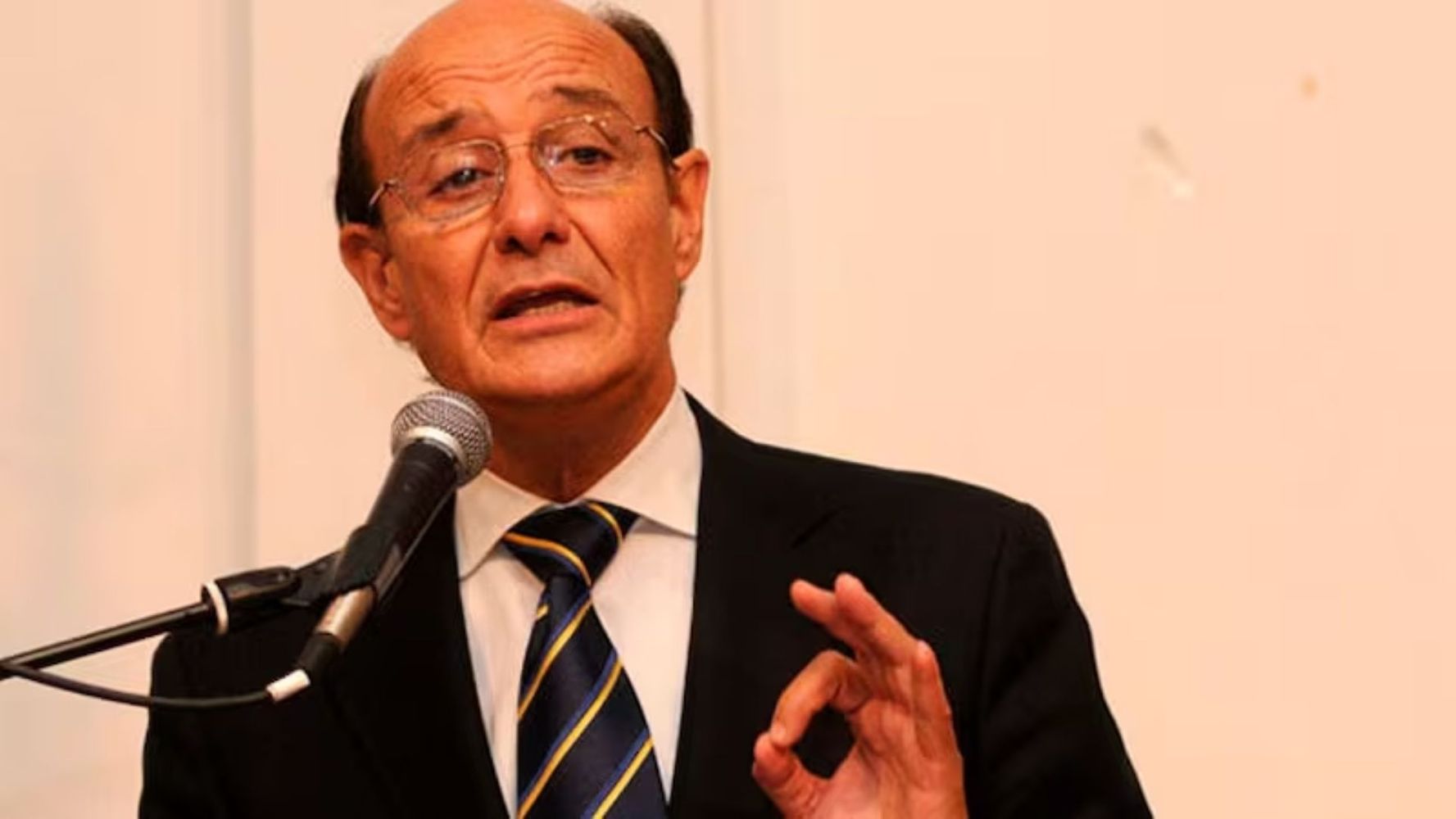 Oscar González.