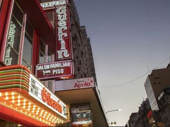Conmoción en la avenida Corrientes: un hombre de 82 años murió mientras comía en una famosa pizzería