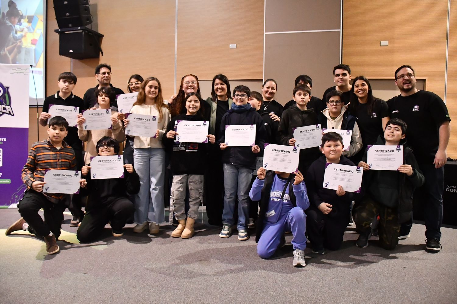 Los participantes tienen entre 8 y 15 años y muchos de ellos tuvieron en estos talleres su primer acercamiento al mundo de la robótica y la programación.