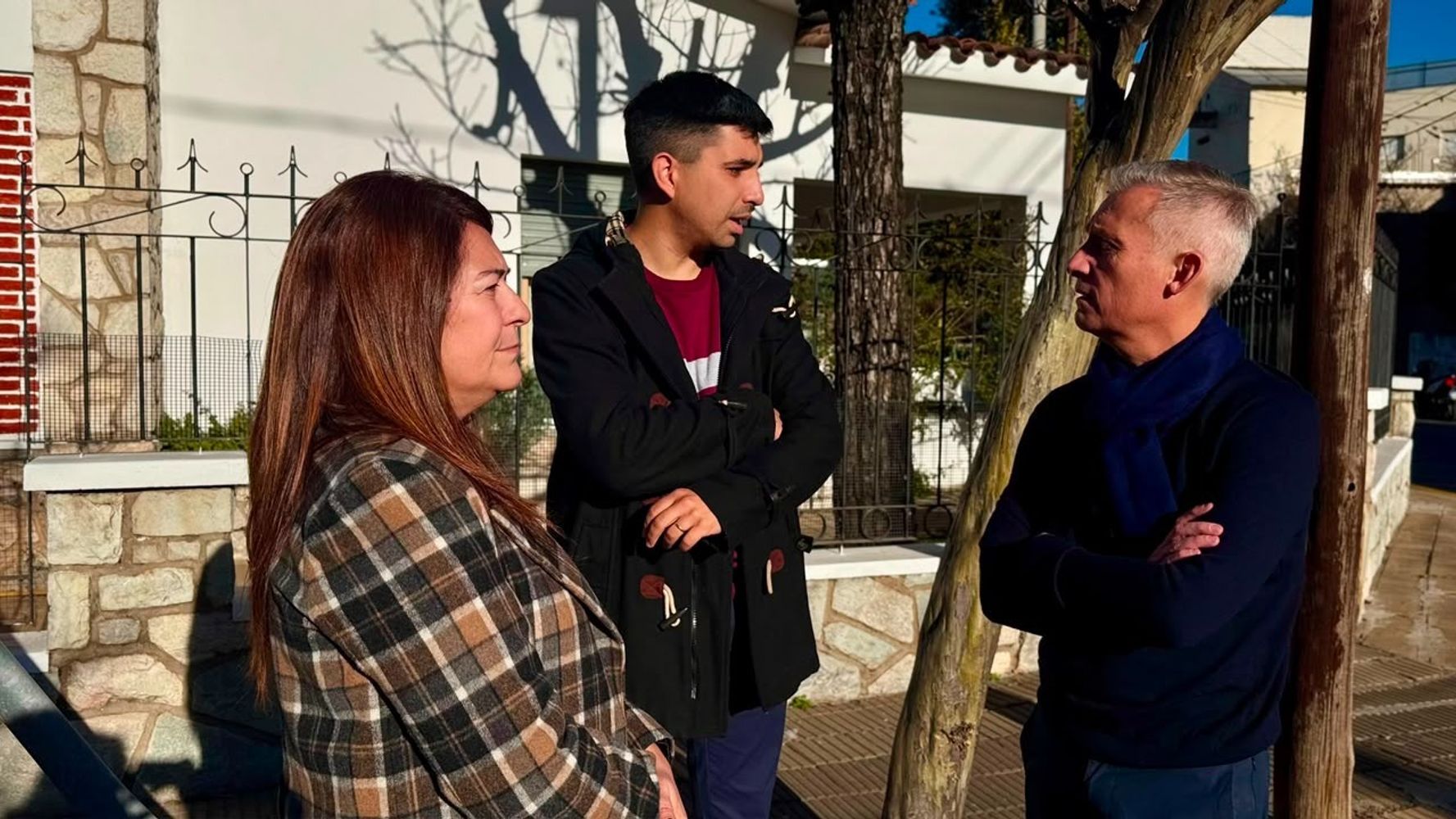 El intendente Esteban Avilés recorrió con la comisión vecinal la repavimentación de calle Almafuerte en Villa Suiza.