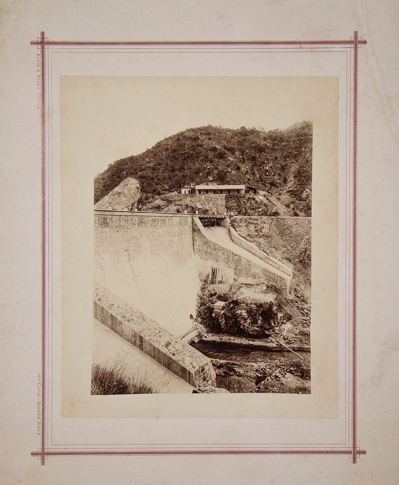 El antiguo dique San Roque hacia 1890, una de las grandes obras de ingeniería impulsadas por Carlos Cassaffousth y Juan Bialet Massé.