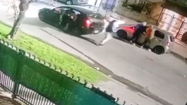 El violento intento de robo en La Matanza, que terminó con tres ladrones baleados.