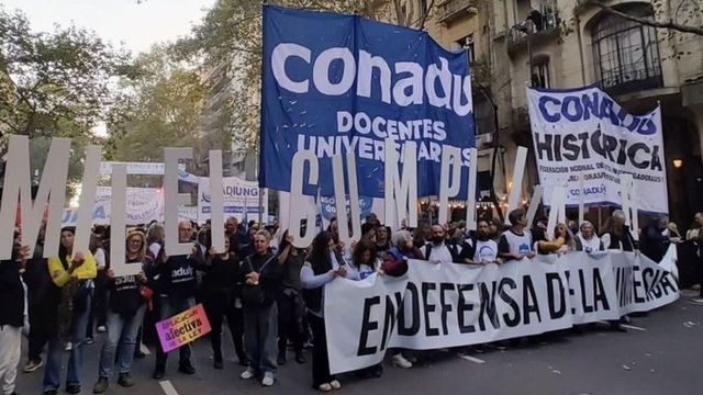 Docentes universitarios van a un paro de 48 horas.