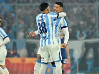 Racing le empezó ganando a Boca con un penal de Rojo; y con De Paul y Tini en el Cilindro