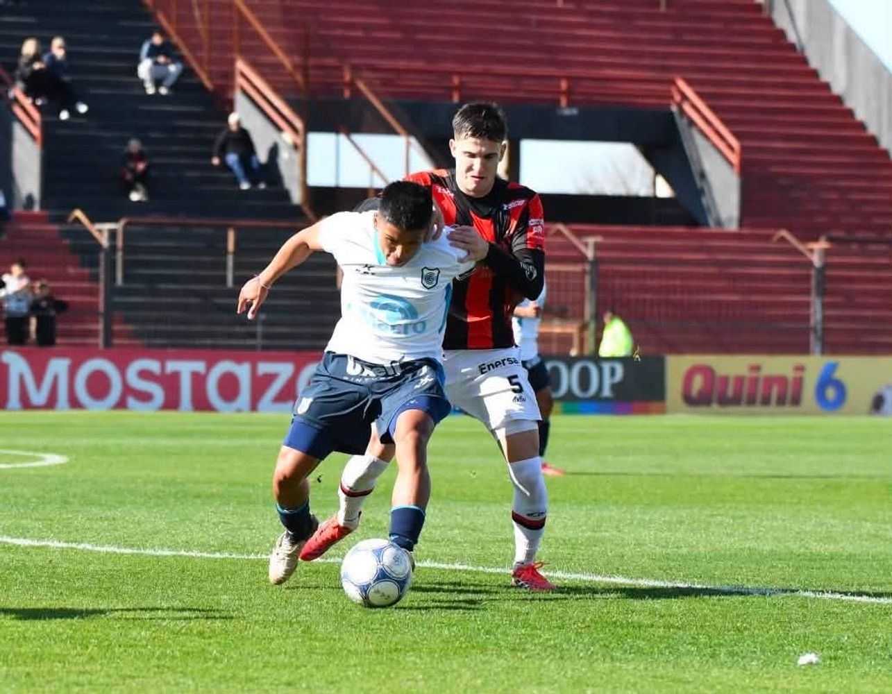 La igualdad lograda en tierras entrerrianas le permite al conjunto de Hernán Pellerano no perder tanto terreno frente al líder Tristán Suárez, que sigue ganando y dará pelea en lo que resta de campeonato.