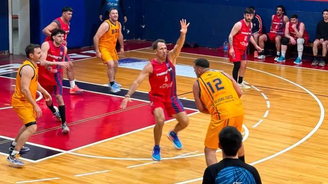 Pellegrini dejó su invicto ante Bahiense del Norte.