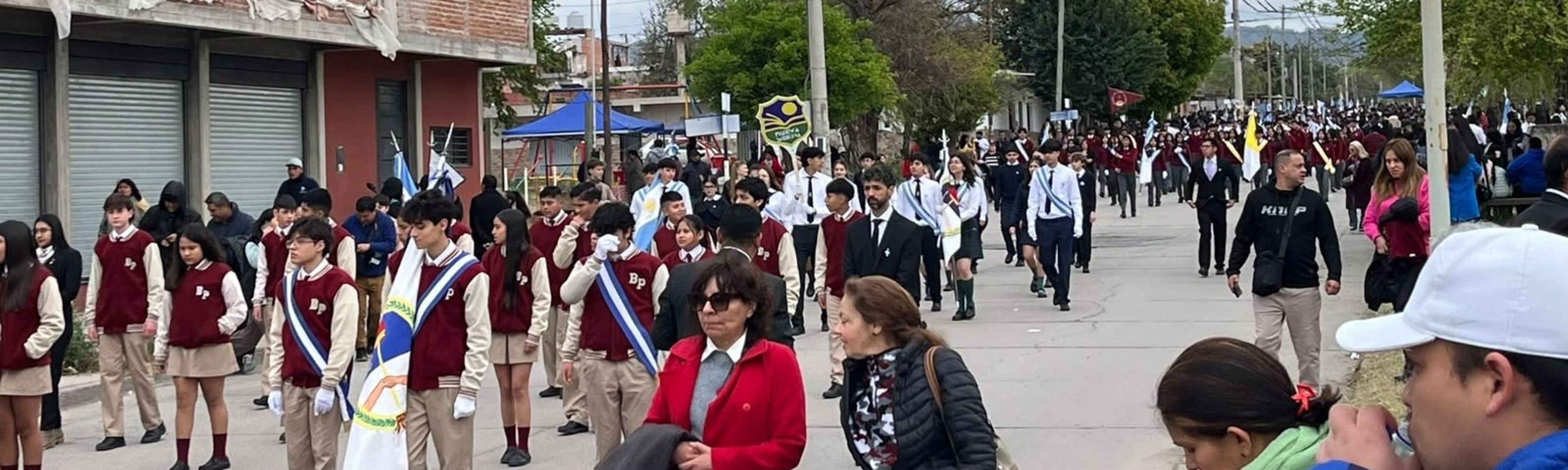 El estudiantado capitalino también fue protagonista en el desfile realizado este domingo en la avenida Forestal, en el marco de la conmemoración de la gesta del Éxodo Jujeño.