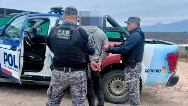 La Policía detuvo a un hombre de 55 años y secuestró una pistola calibre .22 cargada.