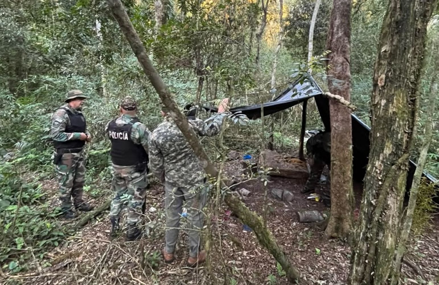 Montecarlo: rastrearon huellas y desmantelaron dos campamentos utilizados para caza furtiva.