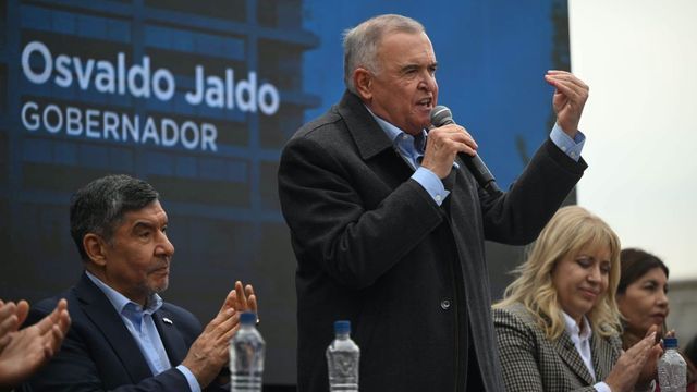 El gobernador remarcó que las decisiones partidarias ya tomadas deben respetarse.