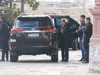 Tras 25 días, Milei reunió al Gabinete y aseguró que no hará cambios
