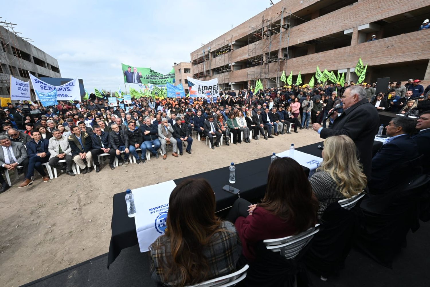 El complejo, de 100 hectáreas, contempla en total 1.600 viviendas y 1.400 lotes con servicios.