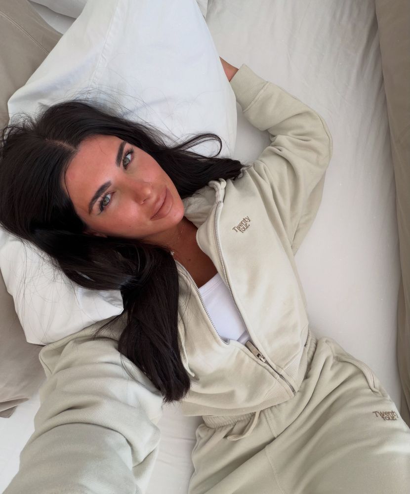 Valentina Cervantes se sumó a la tendencia del "comfy wear" y arrasó con un conjunto de su propia marca