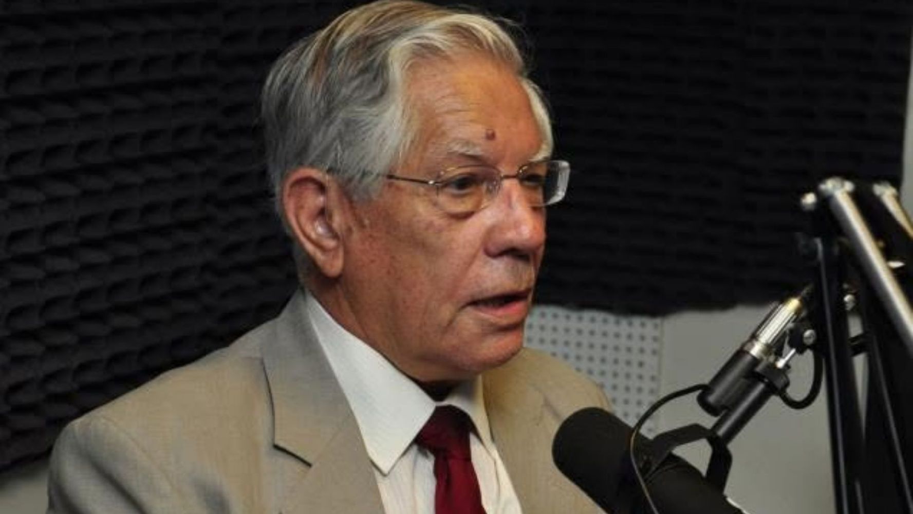 Murió un reconocido periodista y locutor de Córdoba. 