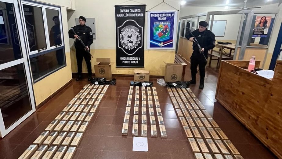 Wanda: secuestraron más de 1.300 paquetes de cigarrillos paraguayos enviados por encomienda