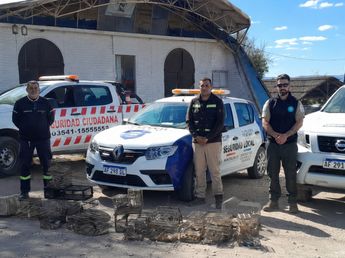 Allanamiento en Tanti: secuestraron jaulas y rescataron aves silvestres