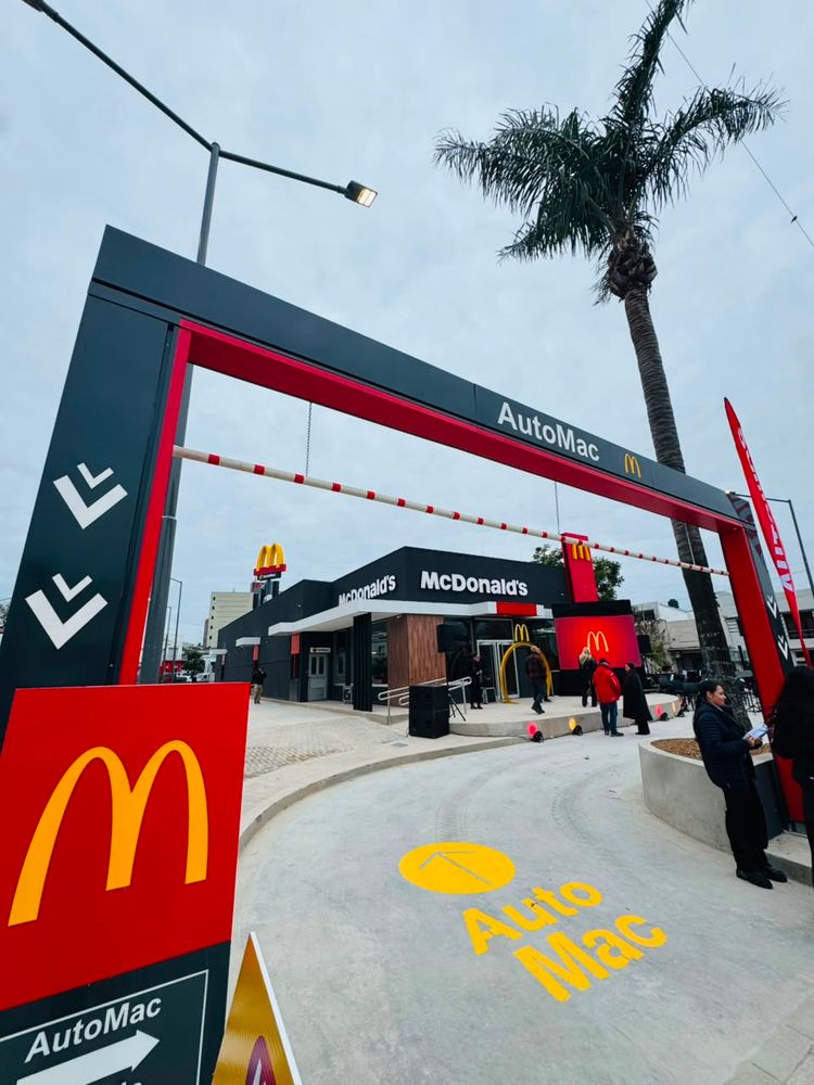 McDonald’s inauguró su segundo local en Paraná: tiene Automac, McCafé y generó 80 puestos de trabajo.