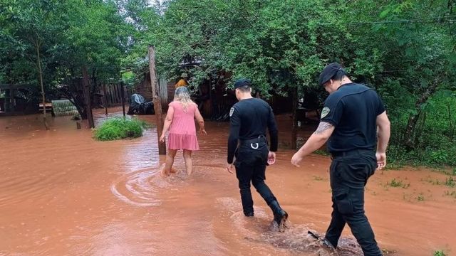 El Niño: la Policía comenzó un censo de familias en zonas vulnerables.