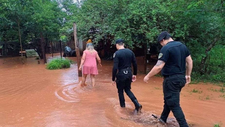 El Niño: la Policía comenzó un censo de familias en zonas vulnerables