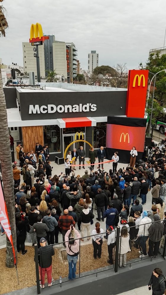 McDonald’s inauguró su segundo local en Paraná: tiene Automac, McCafé y generó 80 puestos de trabajo.