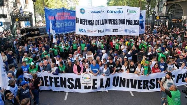 Paro docente universitario por 48 horas.