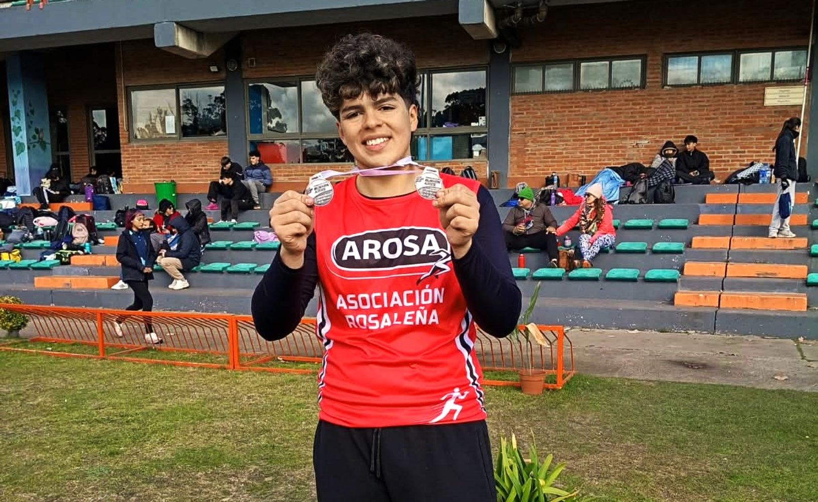 Tiziano Ledesma, Campeón Provincial en lanzamiento de disco y sub campeón en bala.