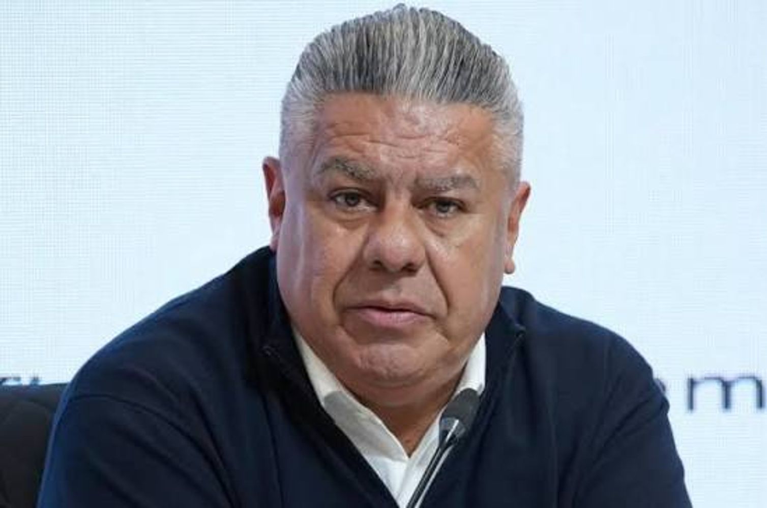 Claudio Tapia le prometió que conseguirá las firmas de los jugadores para el álbum.